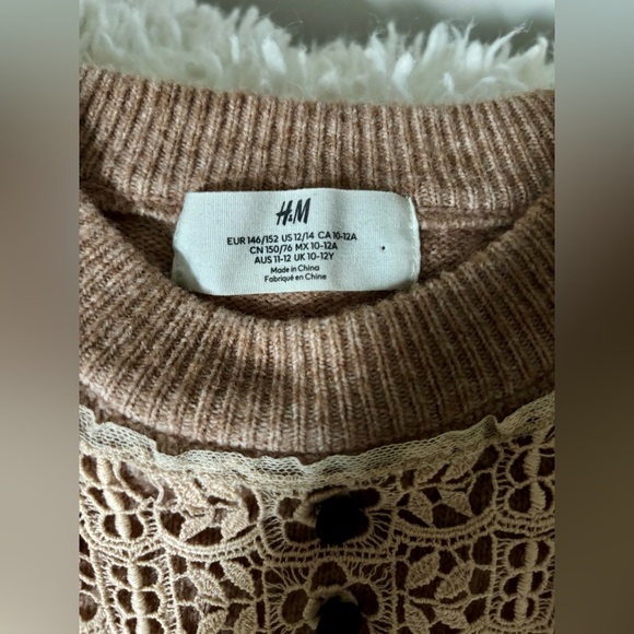 H&M Tan Cottage Core Lace Bib Trim Black Buttons S/S Ruffle Sweater Small - Picture 5 of 6